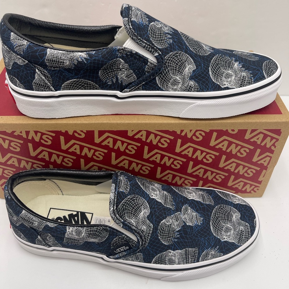 Vans WMNS Vans Women’s Classic Slip-On
(Wireframe Skulls)Blktrwht Sneakers - Picture 15 of 16